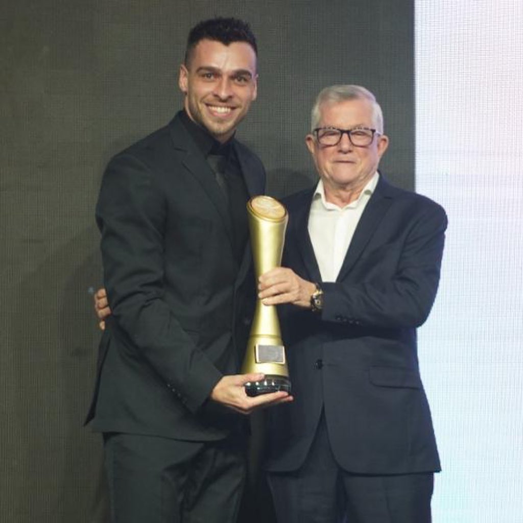 Para ajudar em tratamento, Pedrinho ganha camiseta do melhor do mundo no  futsal - Comportamento - Campo Grande News