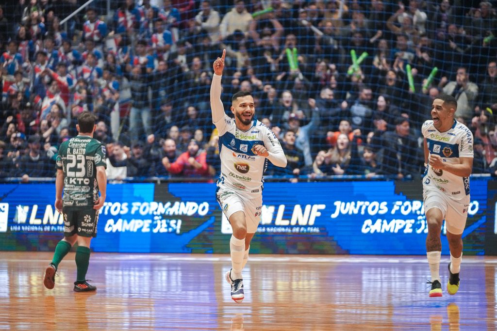 Pato Futsal vence o Cascavel na inauguração da moderna Arena Cláudio Petrycoski