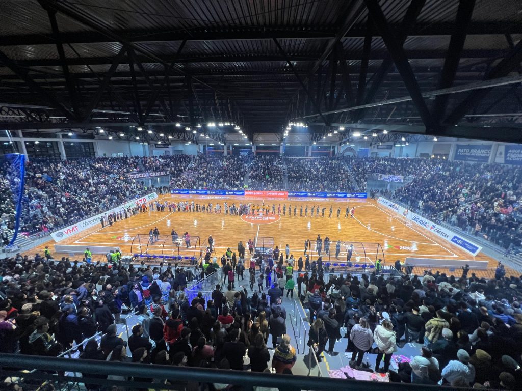 Pato Futsal vence o Cascavel na inauguração da moderna Arena Cláudio Petrycoski